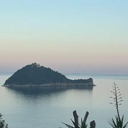 Vista Mozzafiato Sull'isola Gallinara Lägenhet