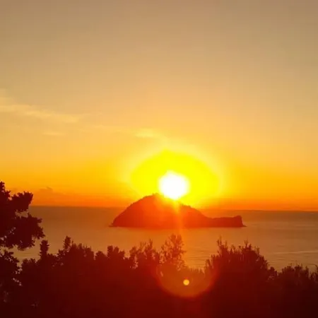 Vista Mozzafiato Sull'isola Gallinara Lägenhet Alassio