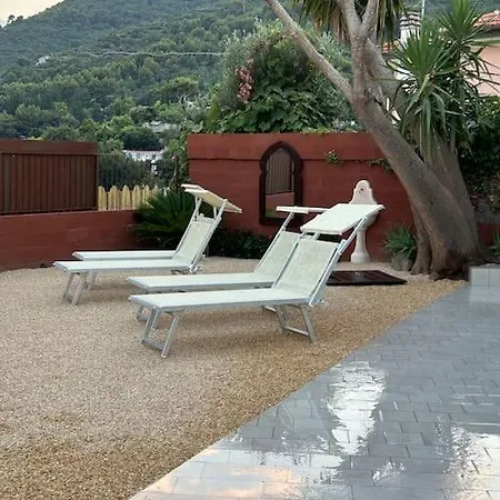 Vista Mozzafiato Sull'isola Gallinara Alassio